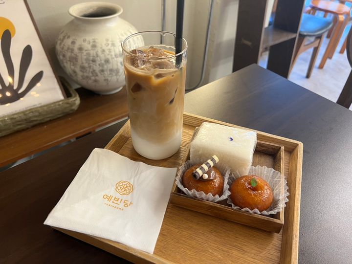 しっとりとした生地とじゅわっと染み込んだ甘い蜜… 外はカリっと中はじゅわっと!