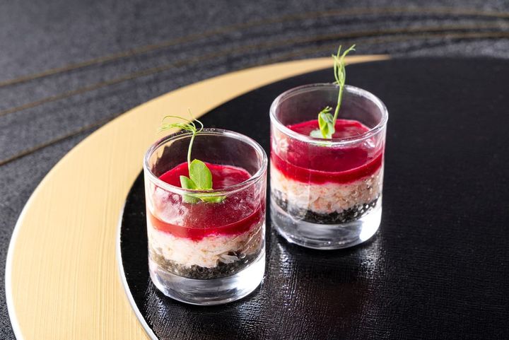 クスクスと蟹のタルタル ビーツソース