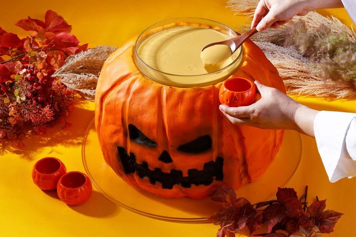 ジャック・オー・ランタンに扮したパンプキンプリン（平日タイムサービス）