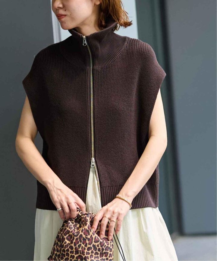 画像: ハイネックジップベスト￥9,350（JOURNAL STANDARD relume） baycrews.jp