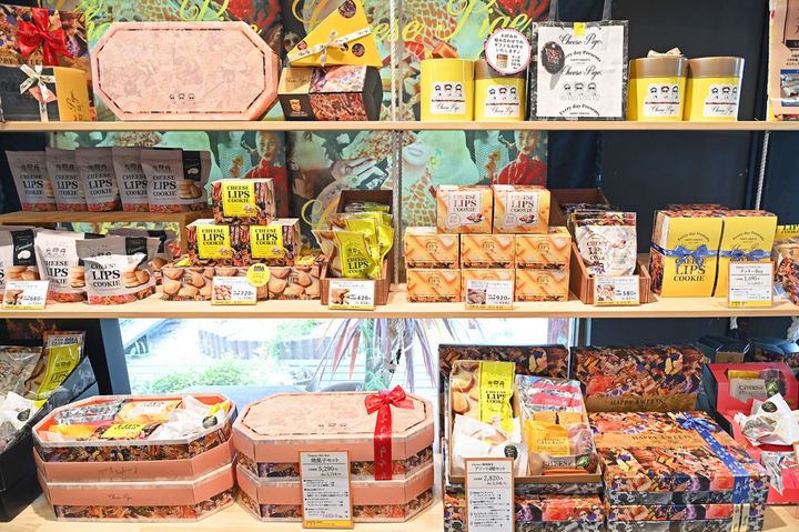 Cheese Pige焼津本店の商品が並ぶ様子