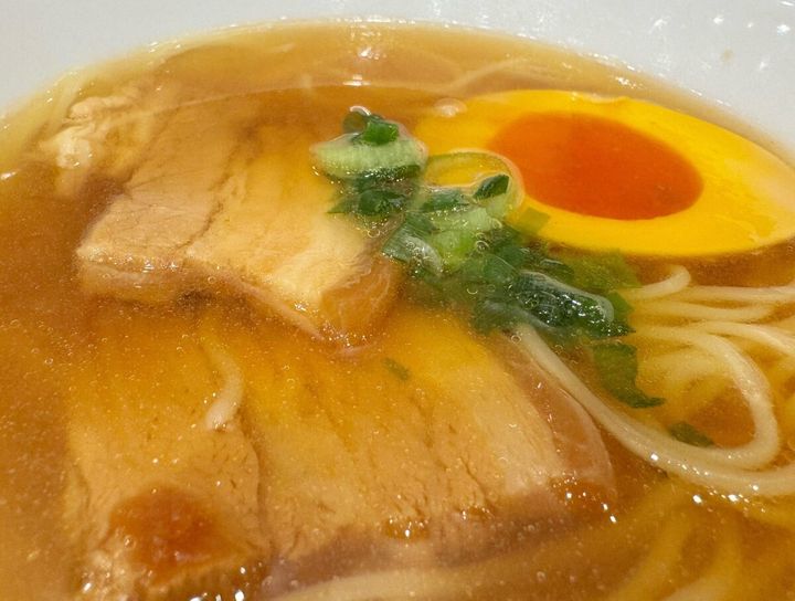 台湾の郷土料理「炕肉飯（コンローハン）」をイメージした、食べ応え満点の一杯