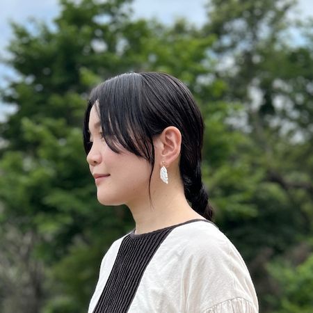 七窯社が令和7年度秋の新作やきものアクセサリーを発売。木の葉シリーズをメインビジュアルに起用