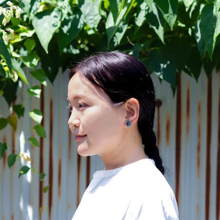 七窯社が令和7年度秋の新作やきものアクセサリーを発売。木の葉シリーズをメインビジュアルに起用