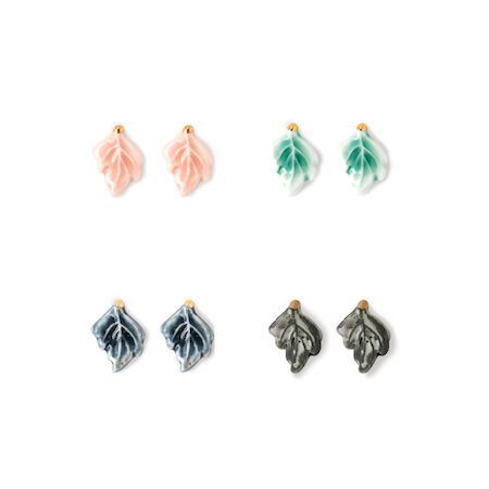 七窯社が令和7年度秋の新作やきものアクセサリーを発売。木の葉シリーズをメインビジュアルに起用