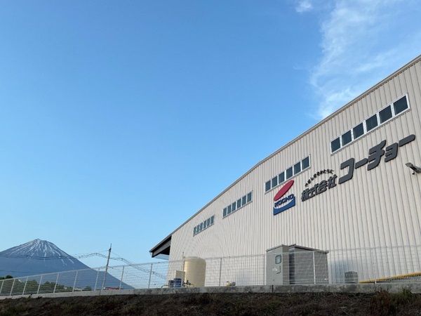 廃棄物を有効活用するペット用品ブランド「Kocho’s Happy Cycle Action」誕生！第1弾製品は「茶殻」を使用した猫砂