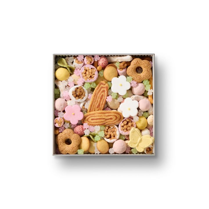 「ふきよせ 甘い缶」190g ¥2,484 こちらは通常バージョン。ほかに色とりどりの野菜チップスが入った「ふきよせ しょっぱい缶」、甘い缶としょっぱい缶が半分ずつ入った「ふきよせ 甘じょっぱい缶」など、さまざまなバリエーションが。