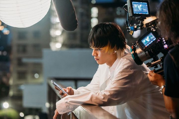 映画『愚か者の身分』メイキングカット （C）2025映画「愚か者の身分」製作委員会 width=