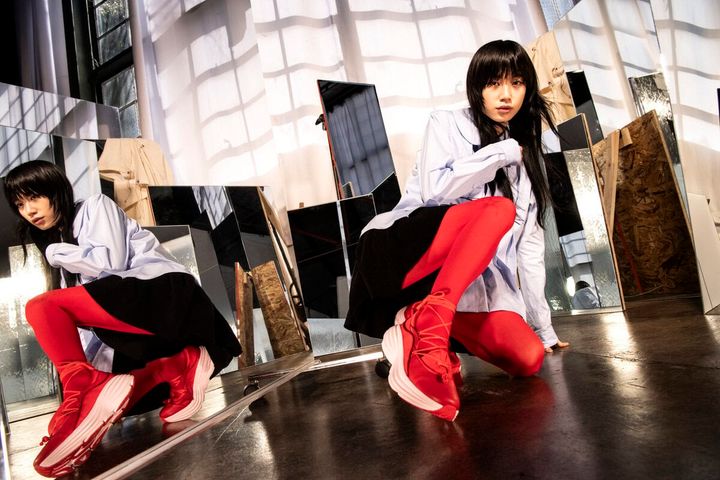 HOKA（ホカ）の代表モデル「Bondi」を再解釈した最新モデル「Bondi Mary Jane」が10月1日（水）より新登場。