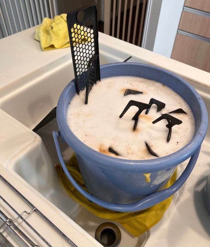 上林さん_コンロのお掃除の様子