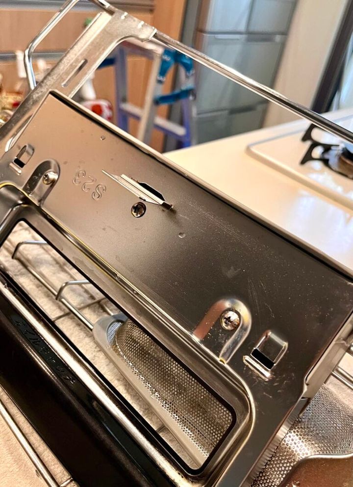 上林さん_グリルのお掃除の様子