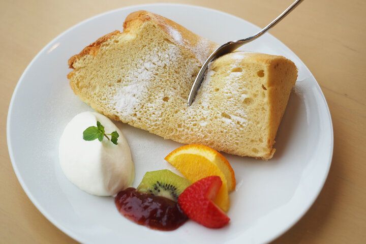 全席トレインビュー♪ 小田原・風祭駅直結「汐風カフェ」で楽しむ、ふんわりシフォン