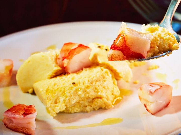 高田馬場『Bar Spesso』の「トウモロコシのムース、海老マリネ」