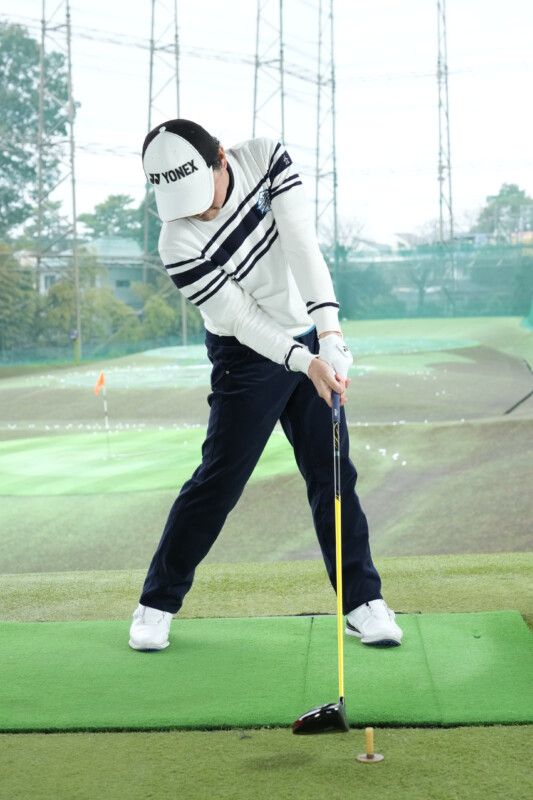 「ドライバーが苦手な人」は“右足体重”で解決！人気コーチが詳しくレッスン