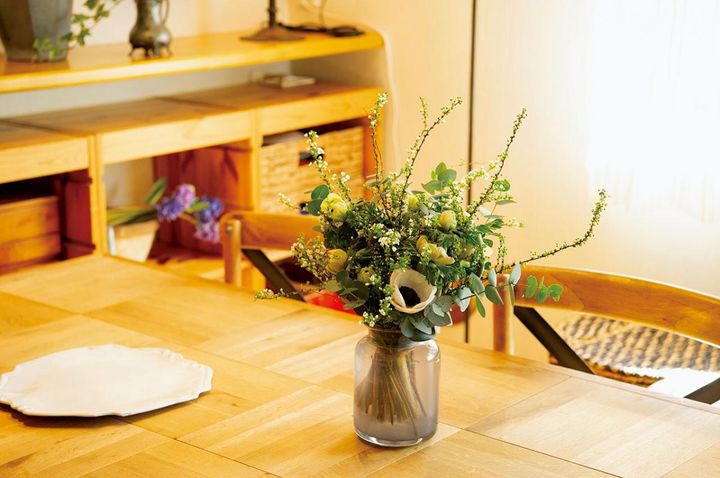 テーブルには可憐なブーケ