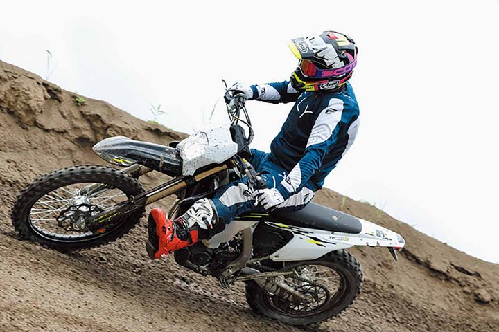 【TRIUMPH TF250-E／450-E】本気を見せた英国老舗ブランドの実力に迫る！