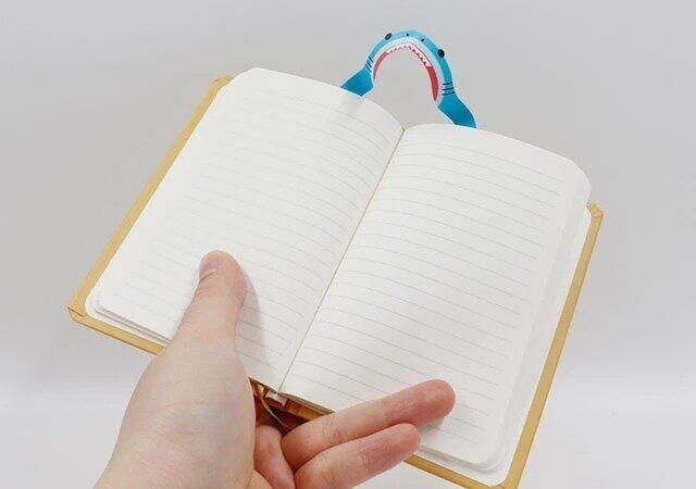 ダイソーのユニークなO-B013 ポップアップノートマーク サメ 2枚組