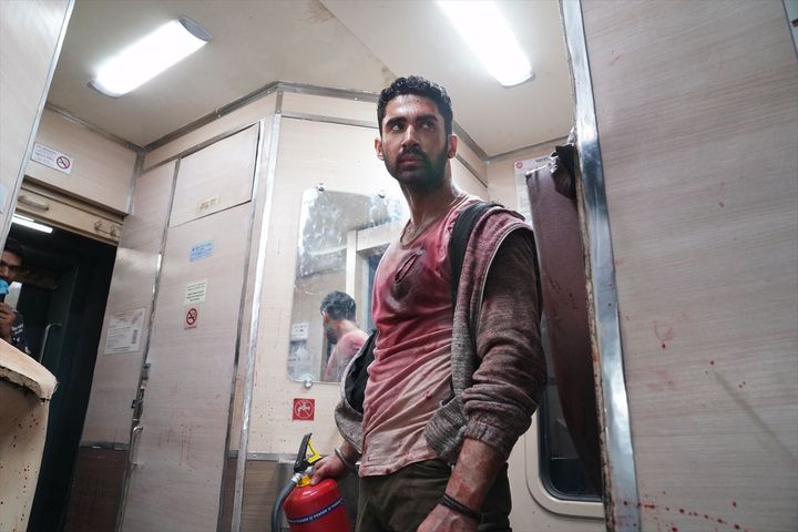 映画『KILL 超覚醒』場面写真 （C）2024 BY DHARMA PRODUCTIONS PVT. LTD. ＆SIKHYA ENTERTAINMENT PVT. LTD. width=