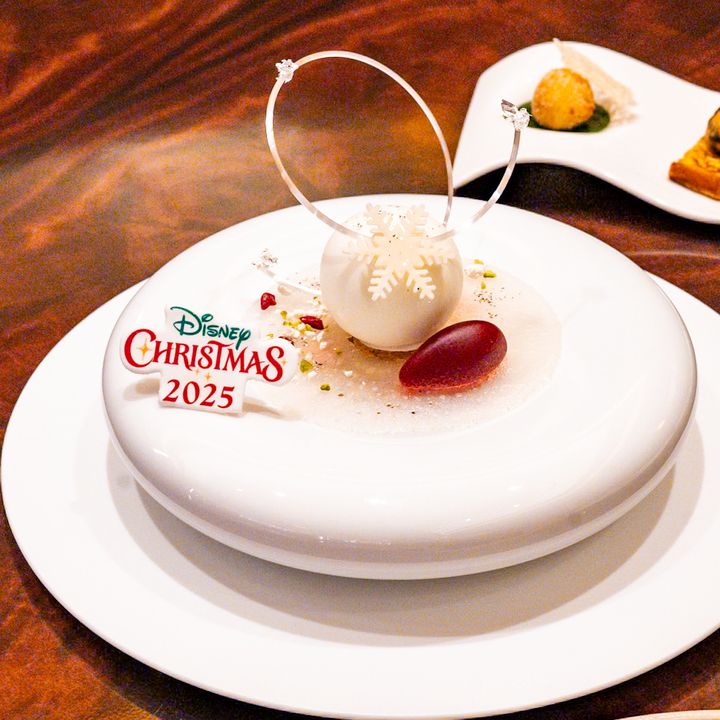 マロンと練乳クリームのスフィア グリオットチェリーのソルベ