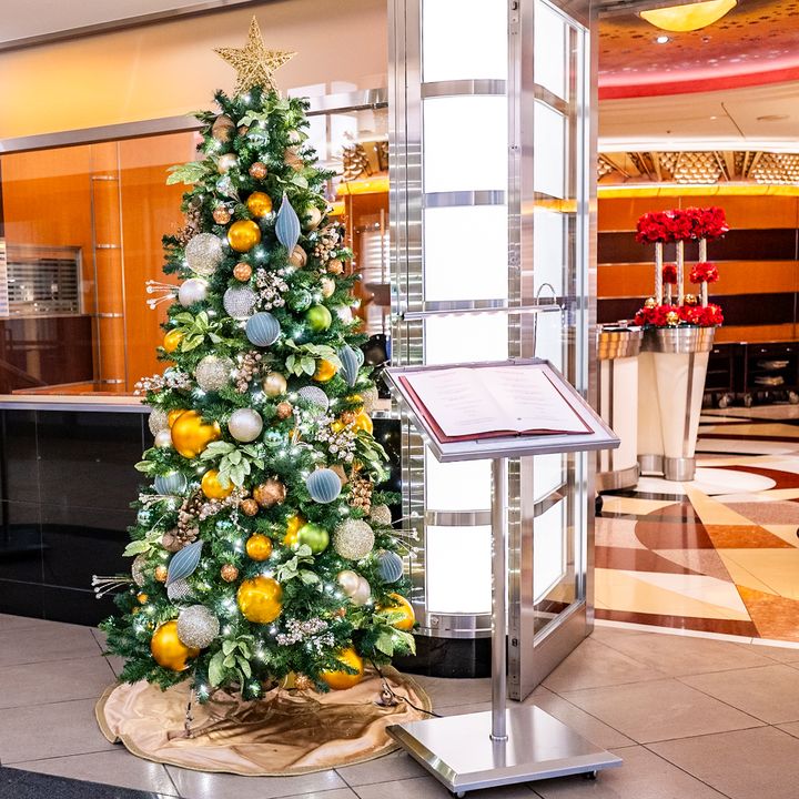 ディズニーアンバサダーホテル「エンパイア・グリル」クリスマスツリー