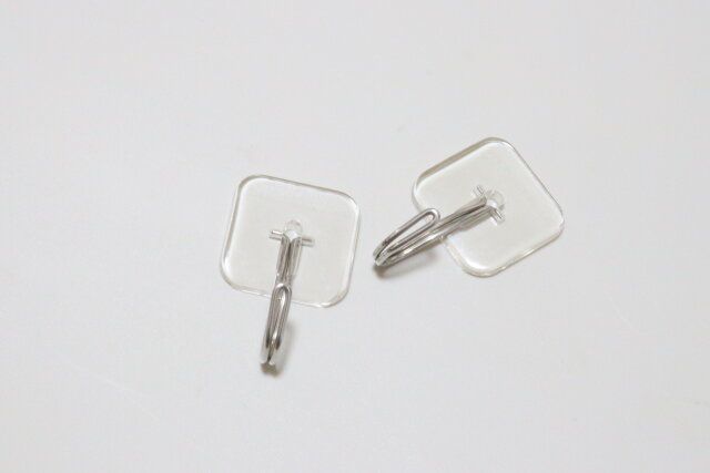 セリア 水周りでも使える耐水性クリアテープフック