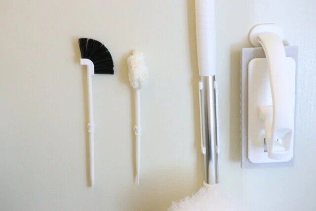 セリア マグネット補助板付き歯ブラシホルダー 2P マグネット補助板付きシェーバーホルダー 使用例