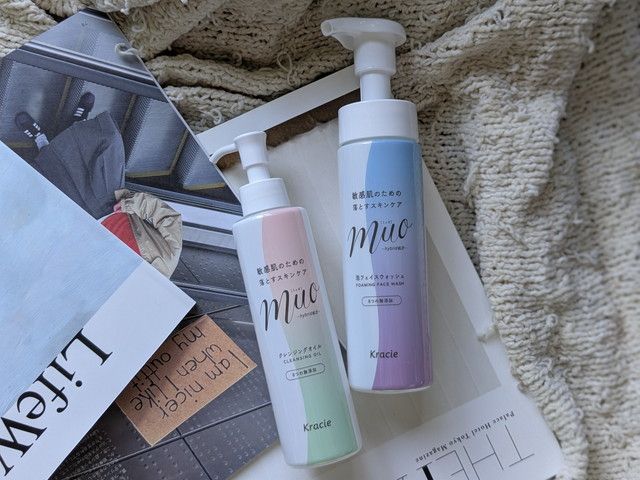 muo（ミュオ）クレンジングオイルと泡の洗顔料の2本を並べたイメージ