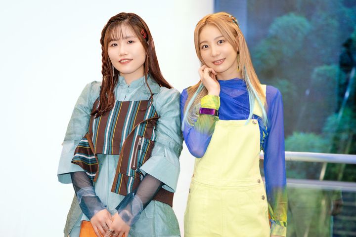 テレビアニメ『グノーシア』インタビューより（左から）長谷川育美、安済知佳 クランクイン！ 写真：吉野庫之介 width=