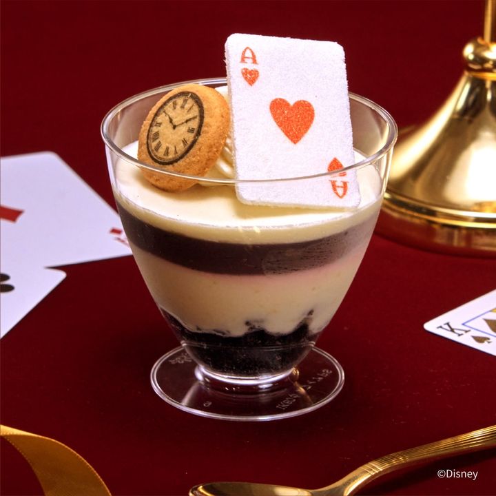 『ふしぎの国のアリス』 Temps Merveilleux／カシスとグレープフルーツのブラック＆ホワイトパルフェ