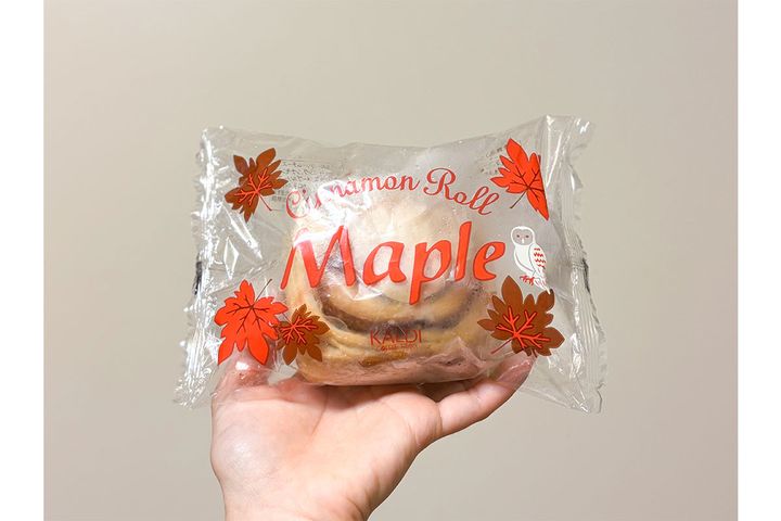 カルディ[シナモンロール メープル]／￥334（税込み）