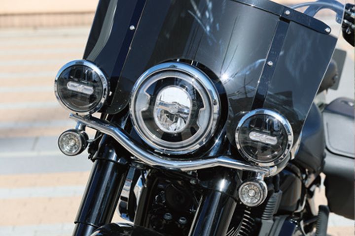 【試乗レビュー】ハーレー「ヘリテイジクラシック」｜伝統と現代技術が融合した人気モデル