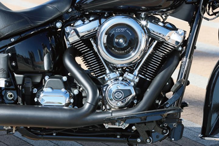 【試乗レビュー】ハーレー「ヘリテイジクラシック」｜伝統と現代技術が融合した人気モデル