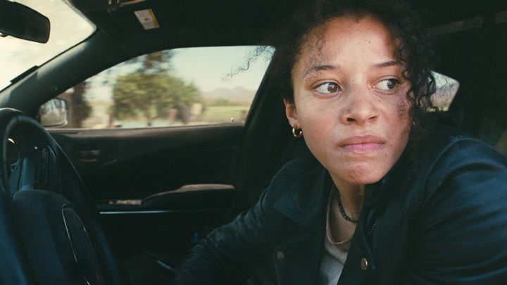 父親の助けを待っておれず、ウィラ（チェイス・インフィニティー）は単身での逃走を図る