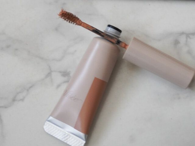 ヴィセ「フラッフデザイン アイブロウカラー」BR-1 アプリコットベージュ