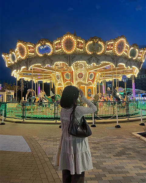東京・荒川区にある「あらかわ遊園」のメリーゴーランド