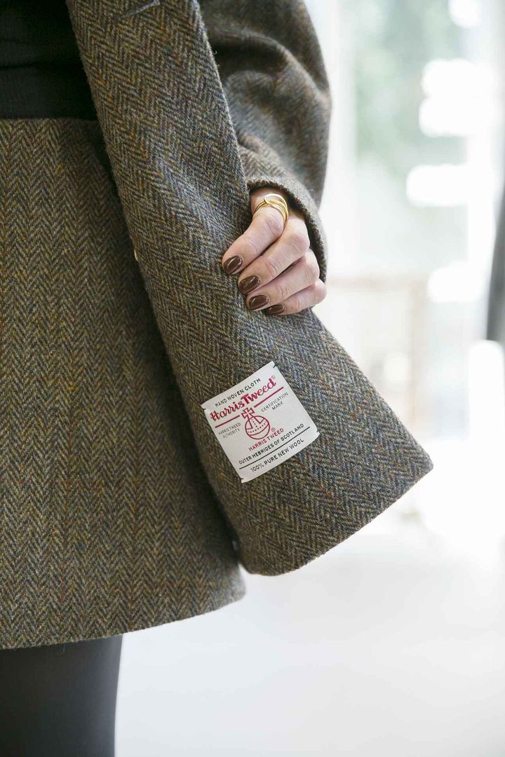 画像: 【カオス】ジャコート¥132,000、スカート¥49,500 www.dot-st.com