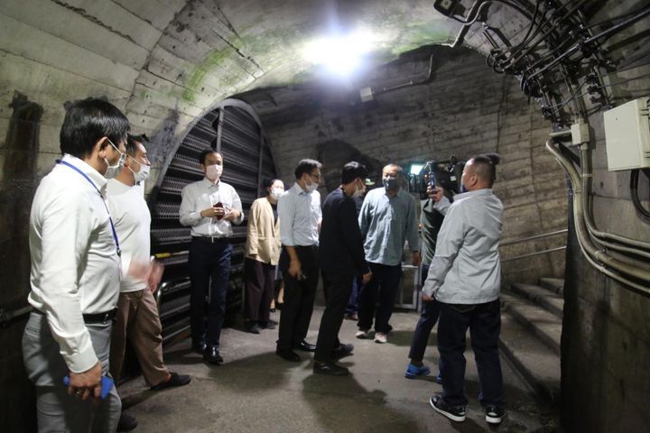 筒石駅では下車して構内を見学するミニツアーを楽しめる