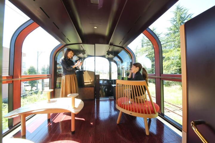 1号車の展望ハイデッキは全ての乗客が利用できるエリア