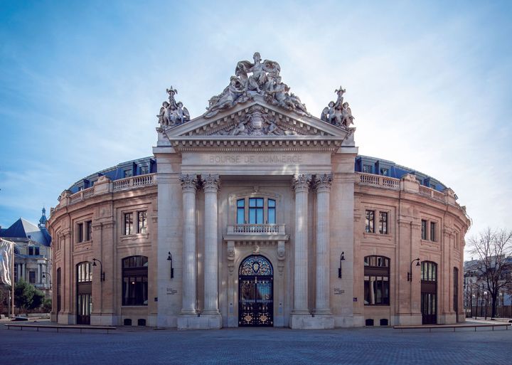 18世紀には穀物取引場、19世紀末からは商品取引所として使われていた歴史的な建物を全面改修した。