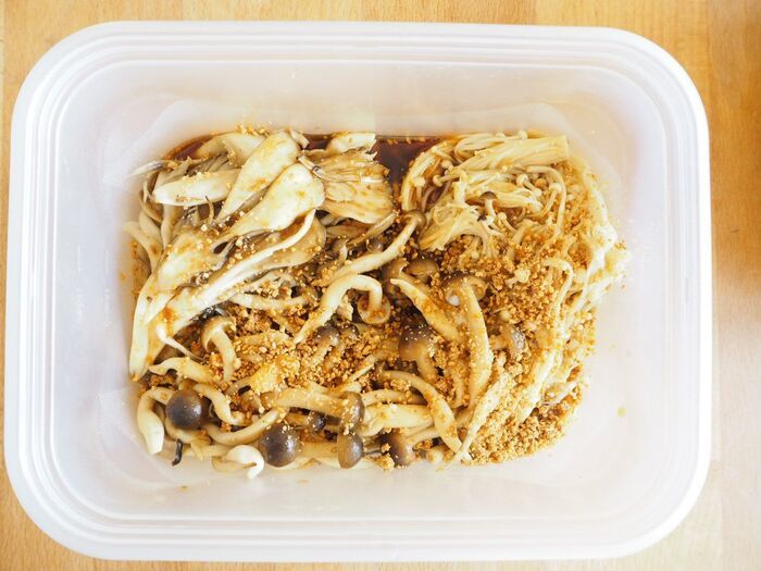 わが家の絶品常備菜！「きのこ焼き」の作り方。夜に仕込んで朝まで勝手においしくなってるレシピ♪