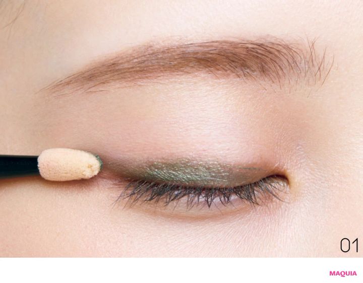 単色アイシャドウ 与田祐希 元乃木坂46 林由香里 スパイスカーキ エレガンス プレジール アイズ 17 上まぶた