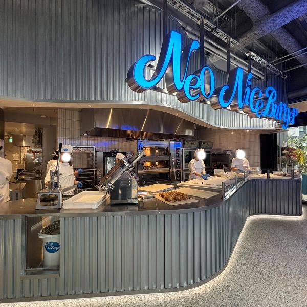 「Neo Nice Burger（ネオナイスバーガー）渋谷宮益坂」の店内