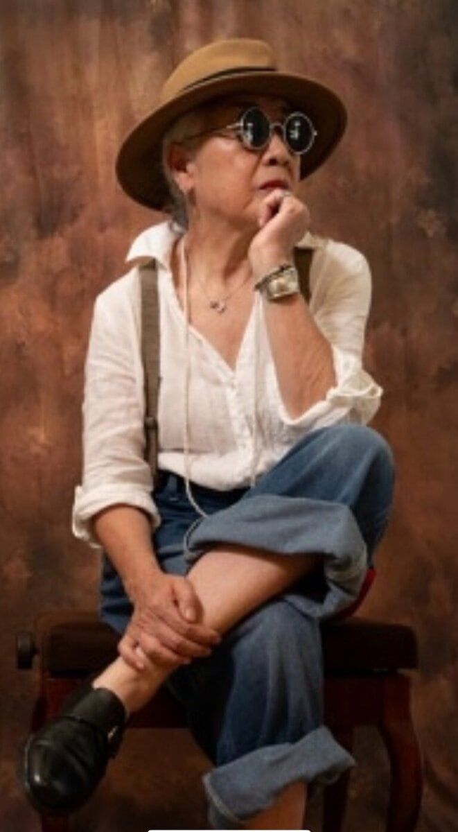 島崎真代さんのサスペンダーを活用したファッション