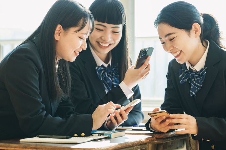 現役高校生が「ぶっちゃけなくなってもいい」と思っているメディアは？