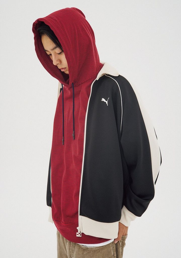 オーの赤いフーディー