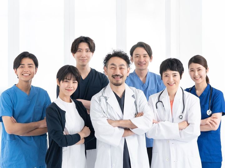 【大学教授が解説】「内科」と「外科」の呼び名は、現代のイメージとは逆のように感じるかもしれません。その由来は医学史と江戸時代の背景にあるようです。分かりやすく解説します。※画像：Shutterstock.com