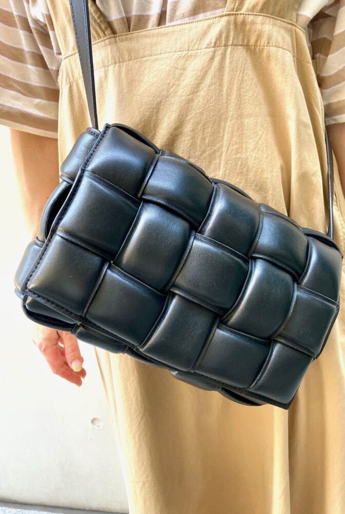 バッグはボッテガヴェネタ