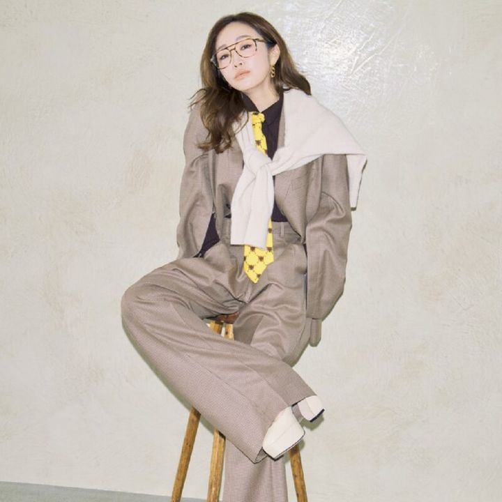 神崎恵さん全身ショット