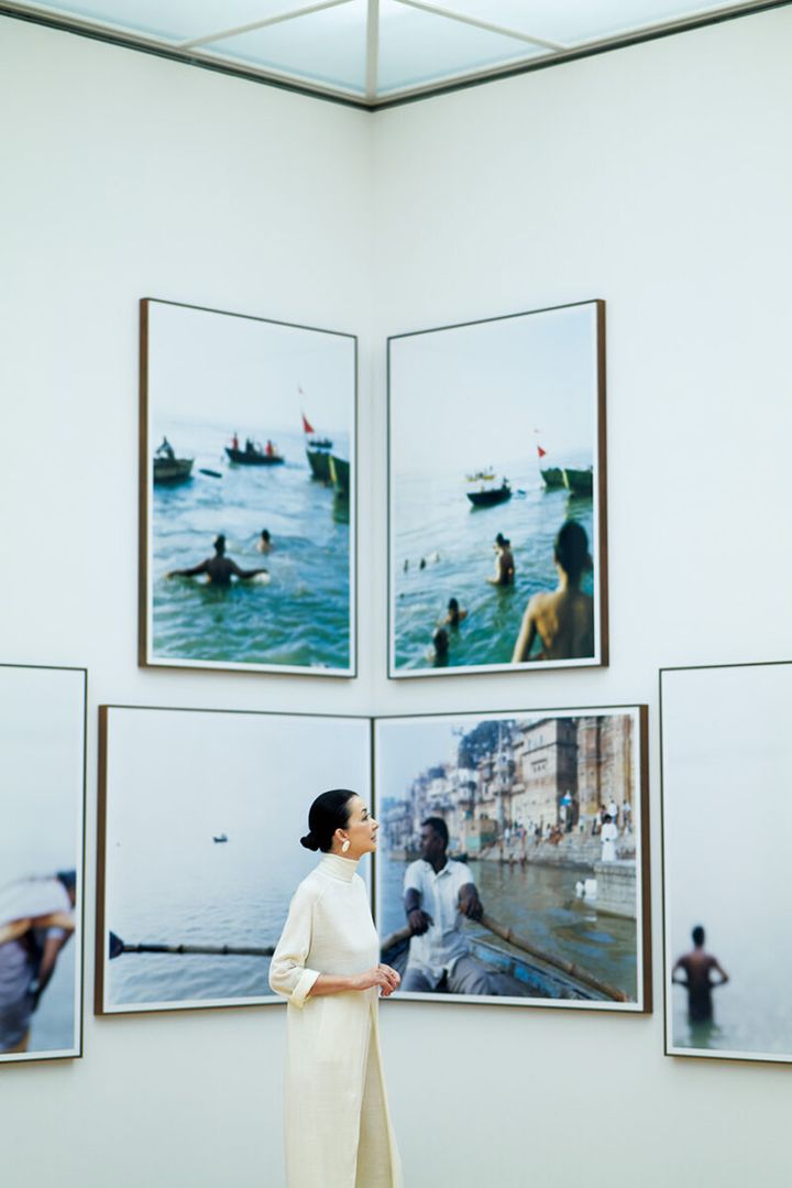 ワンピース¥57,200、パンツ¥41,800 ／ともにハウス オブ ロータス、ピアス ¥17,600 ／ジャミレイ、シューズ¥81,400 ／ヴィットリオ・ヴィルジリ（すべて ハウス オブ ロータス 二子玉川店）、バッグ／かれんさん私物