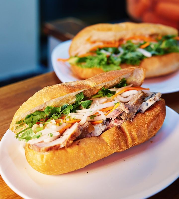 高田馬場『バインミー☆サンドイッチ』の「ベトナムハム＆鶏レバーペースト」、「エビアボカド」